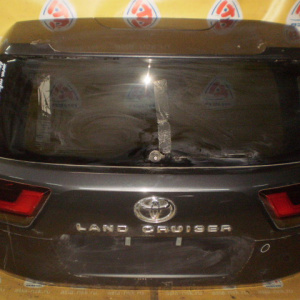 Дверь задняя TOYOTA Land Cruiser FJA300 '2021- Дефект вст 60-291/292  Спойлер (в сборе) под камеру (Дефект L вставки) глубокие царапины 67005-60L70