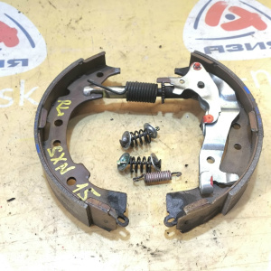 Колодки тормозные Toyota Nadia/Gaia/Ipsum SXN10/ACN10/SXN15/ACN15/SXM10/CXM10/ACM10/SXM15 Барабанные трмоза. С пружинками. зад, лев 04495-44010. (ＬＮ５１２)