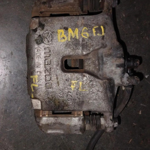 Суппорт Mazda BM6FJ Z6 перед, лев Axela
