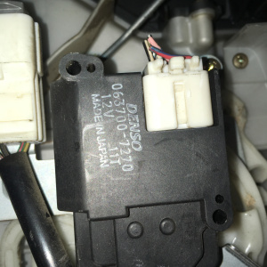 Корпус печки TOYOTA HDJ101 Land Cruiser F дефект (с радиатором печки+сервоприводы) 87150-60481