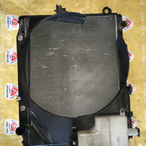 Радиатор охлаждения TOYOTA UZJ100 Land Cruiser 2UZ a/t дефект диффузора 16400-50211