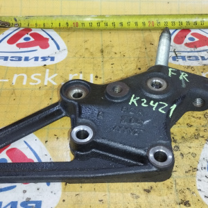 Крепление подушки ДВС Honda K24Z1/K24A CR-V RE4 на лобовину ДВС ( чугун ) перед, прав ( RZA ) 11910-RZA-000 + 90041-RRA-A00