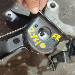 Подушка двигателя Toyota 2ZR-FXE C-HR ZYX10 перед, прав 1230537341