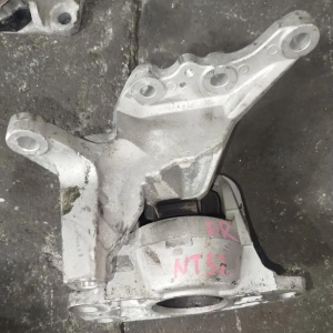Подушка двигателя Nissan MR20DD X-Trail HNT32 перед, прав 112104BB0B