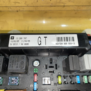Блок предохранителей Opel Zafira B A05 LCH/Z22YH GT 13206747 '2005