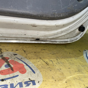 Дверь задняя Hyundai H1/Grand Starex TQ Wagon N2 белая, в плёнке, залом, царапины