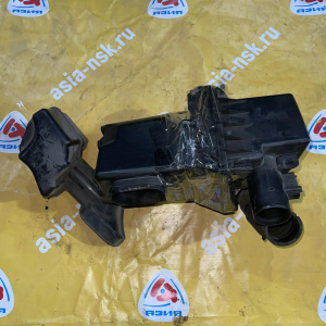 Корпус воздушного фильтра Toyota ZYX10 2ZR-FXE C-HR